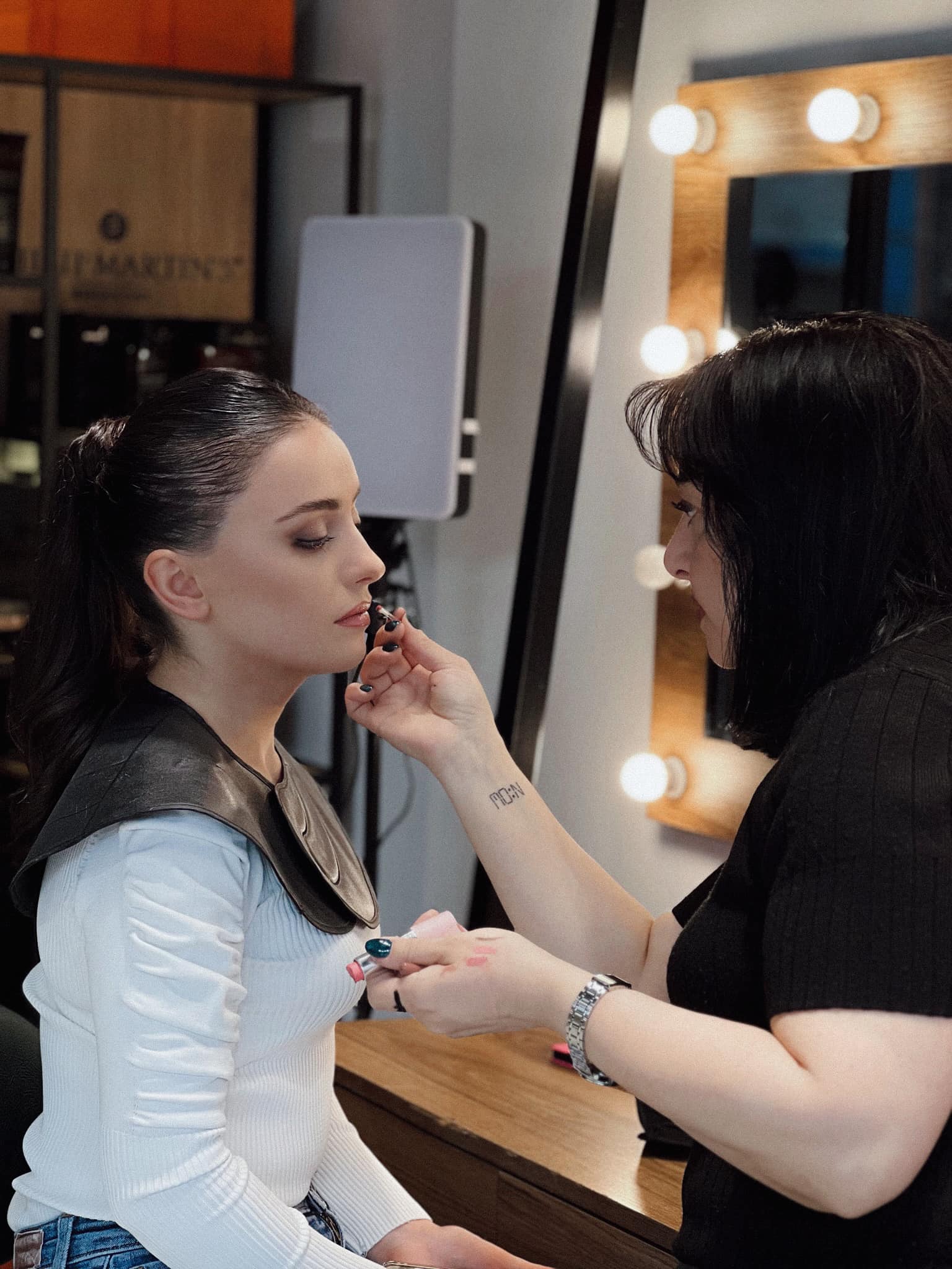 გახდი პროფესიონალი ვიზაჟისტი — ბერბერის აკადემიის კურსი, შენი კარიერის დასაწყისი .